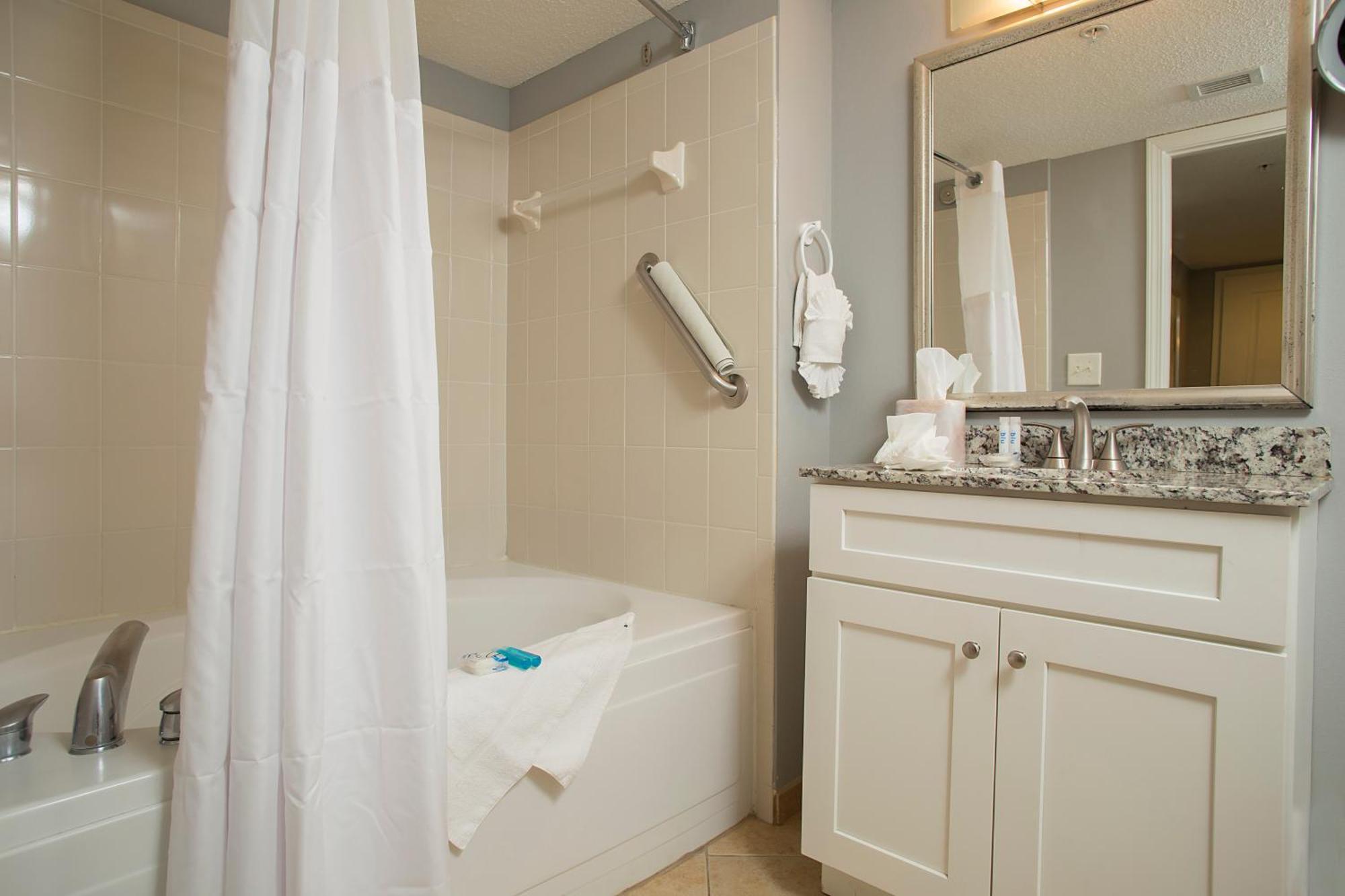 One-Bedroom Corner Suite