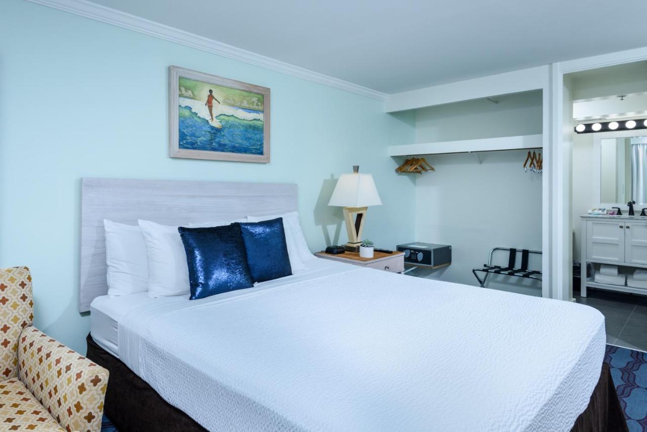 Deluxe King or Queen Room