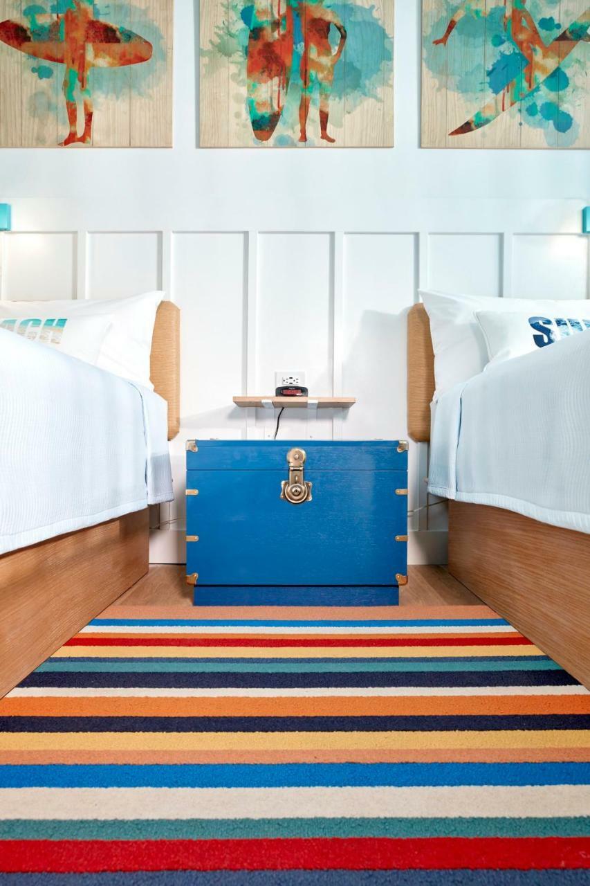 Queen Room with Two Queen Beds - Pool View (Includes Early Park Admission*)