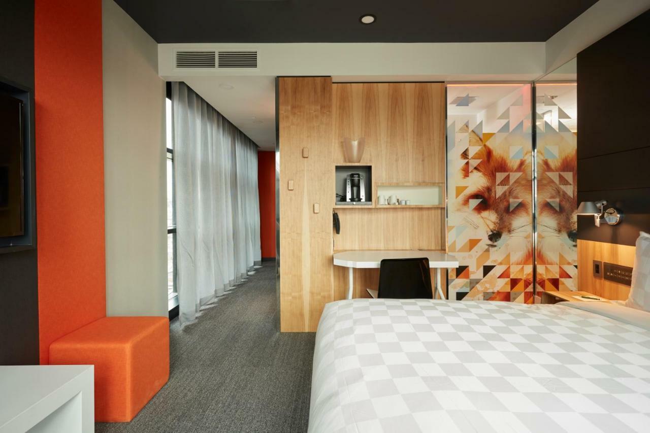 King Corner Room