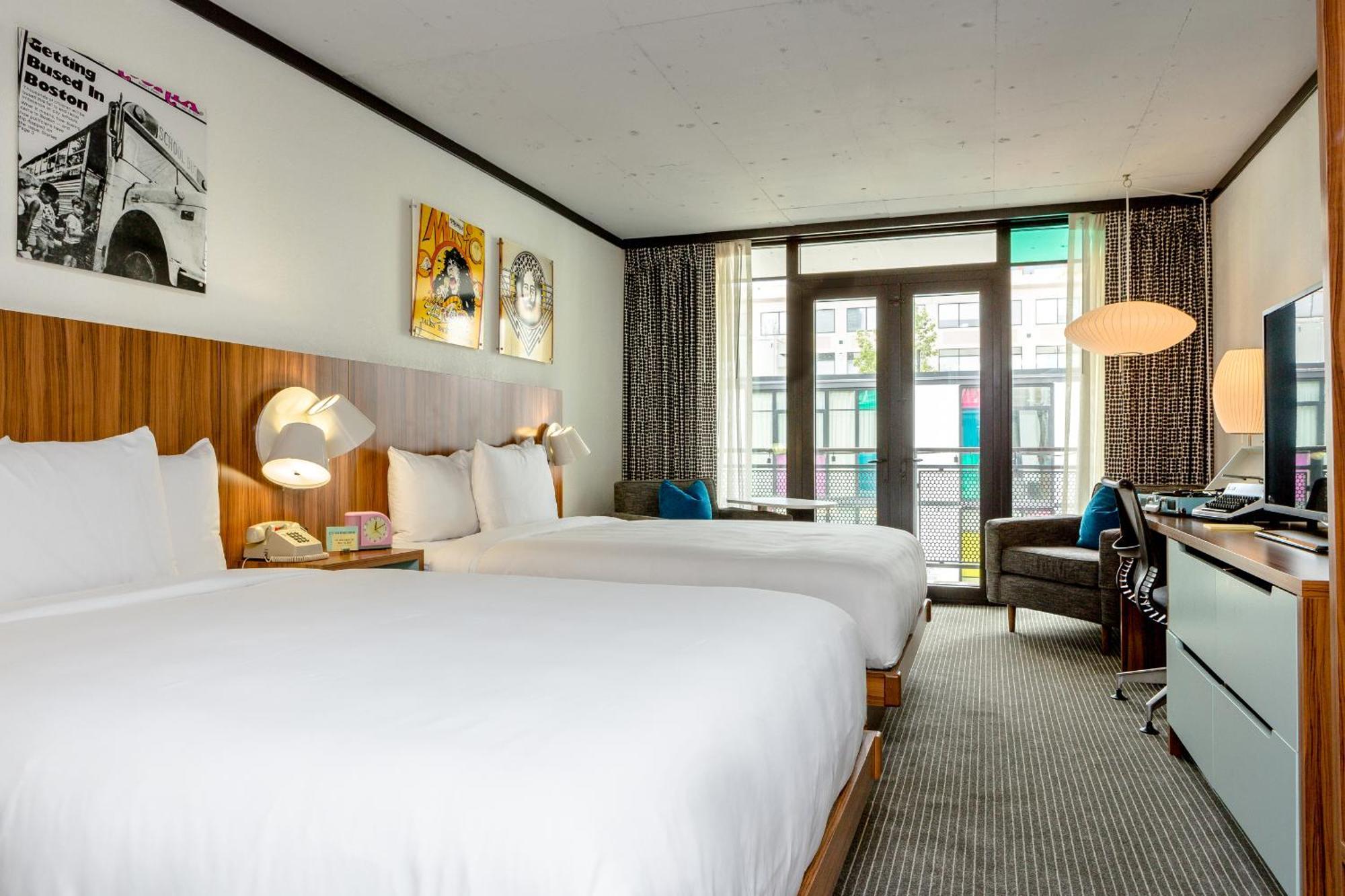Queen Room with Two Queen Beds and Pool View,444129000:JPEG