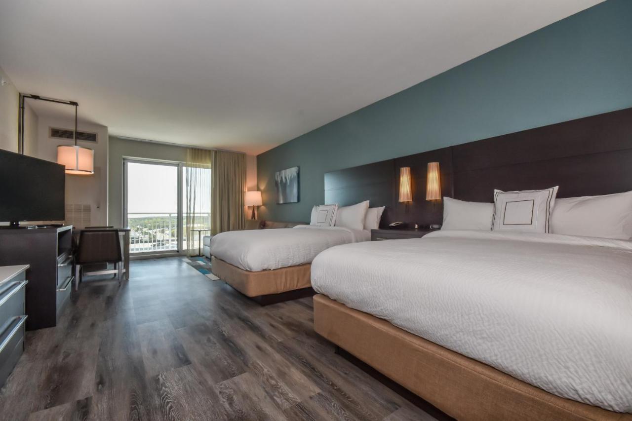 Queen Studio Balcony Partial Ocean View Hearing Accessible