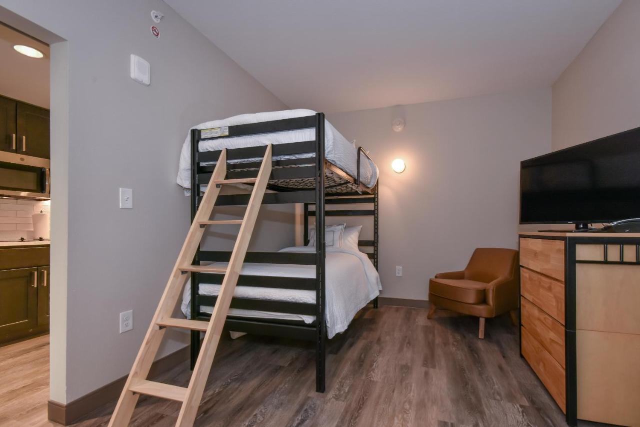 One-Bedroom King Suite Bunk Beds Balcony