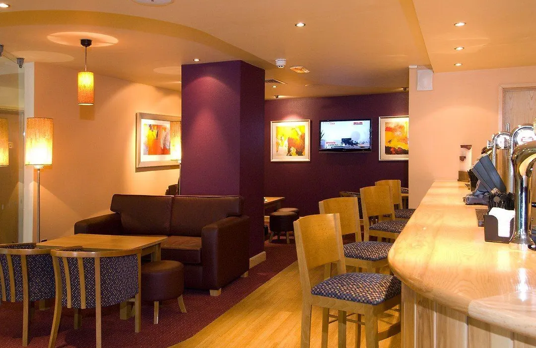 Premier Inn Leicester City Centre - Train Station-1