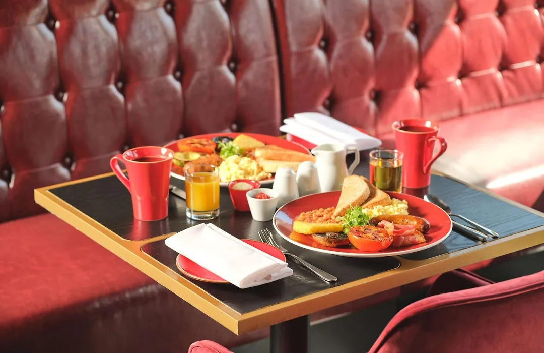 Radisson Red London Gatwick Airport-1