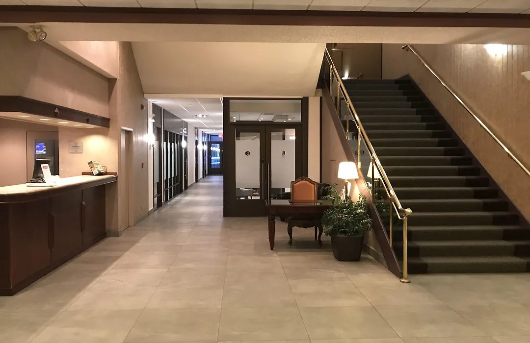 Ramada Plaza By Wyndham Calgary Downtown-1