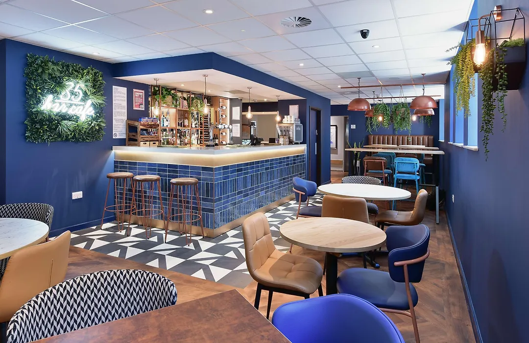 Travelodge Cardiff Central Queen Street-1