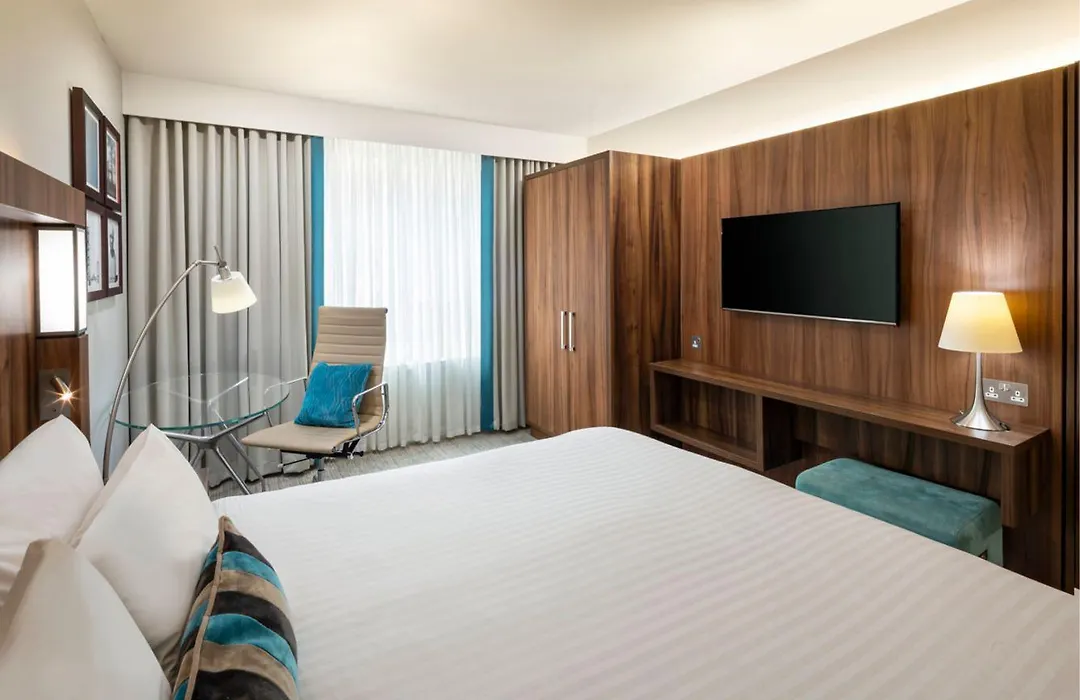 Courtyard By Marriott Edinburgh-1