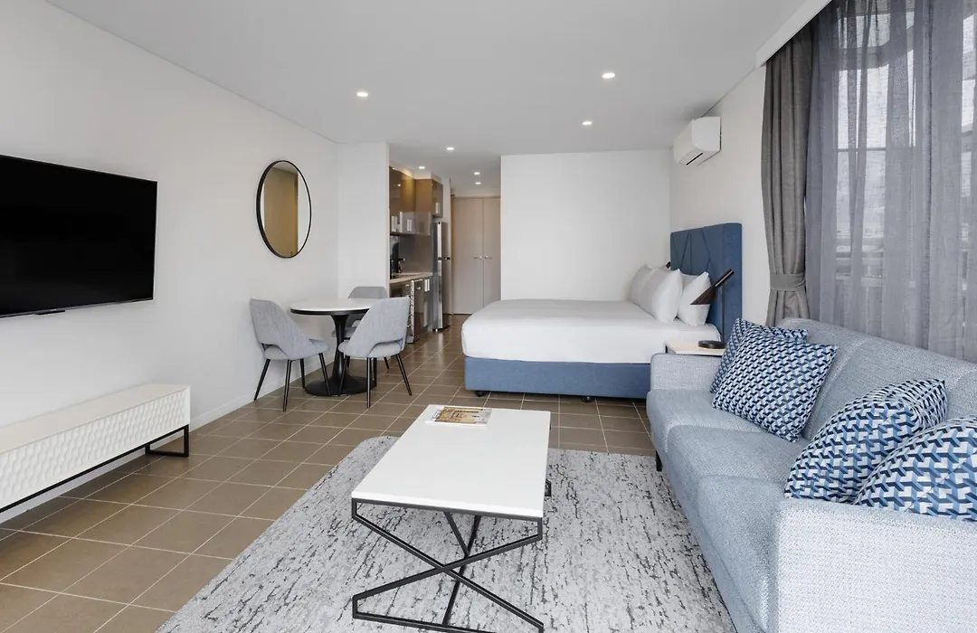 Meriton Suites Broadbeach-1