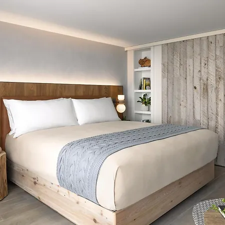 1 Hotel Toronto-3