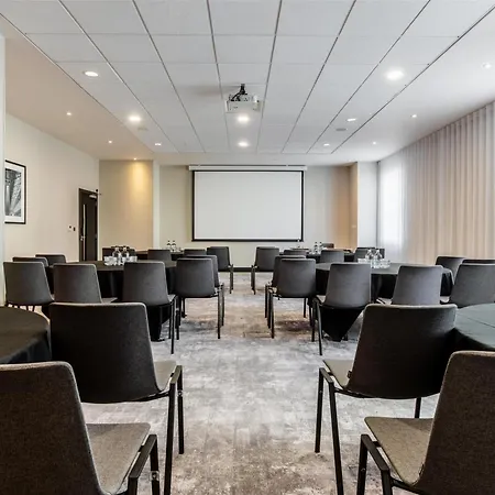Radisson Hotel Manchester City Centre, A Verified Net Zero Hotel-3