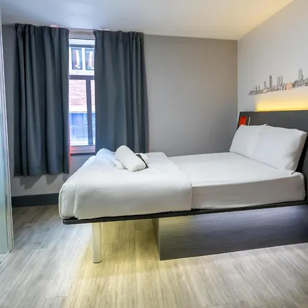 Easyhotel Leeds-2