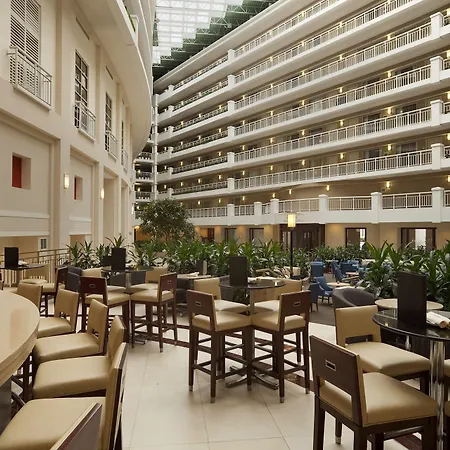 Embassy Suites By Hilton Alexandria Old Town-3