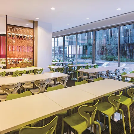 Travelodge Hotel Melbourne Docklands-2