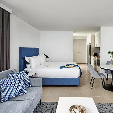 Meriton Suites Broadbeach-3