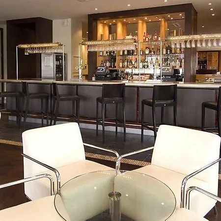 Premier Inn Manchester Old Trafford-2