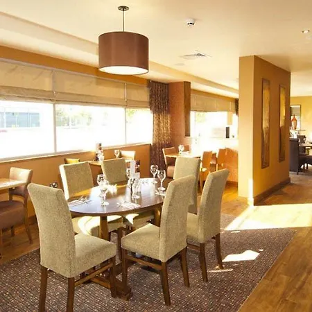 Premier Inn Liverpool John Lennon Airport-3