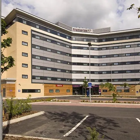 Premier Inn Manchester Airport Runger Lane North-2