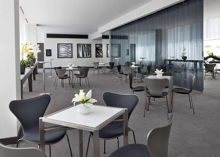 Hotels with ParkingRadisson Blu Aqua , Chicago