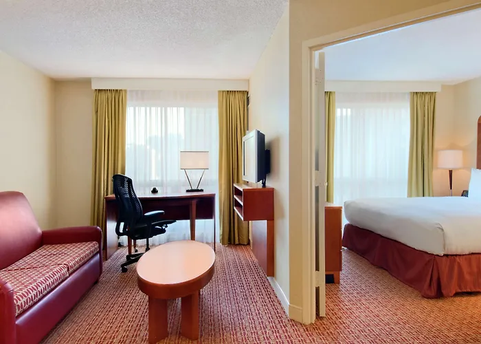 Hotels with ParkingHilton Chicago Magnificent Mile Suites