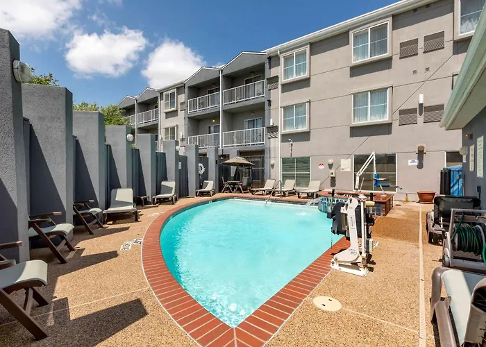 Hotels with ParkingComfort Suites Dfw Airport