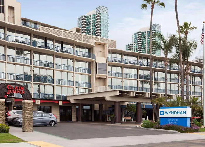 Hotels with ParkingWyndham San Diego Bayside