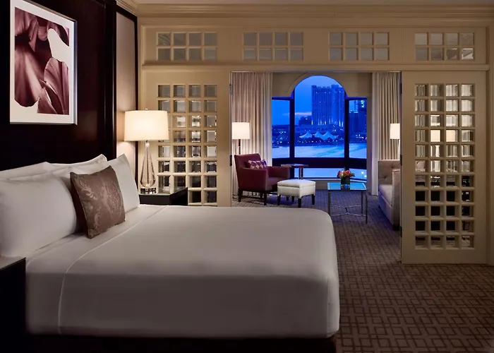 Hotels with ParkingRoyal Sonesta Harbor Court Baltimore