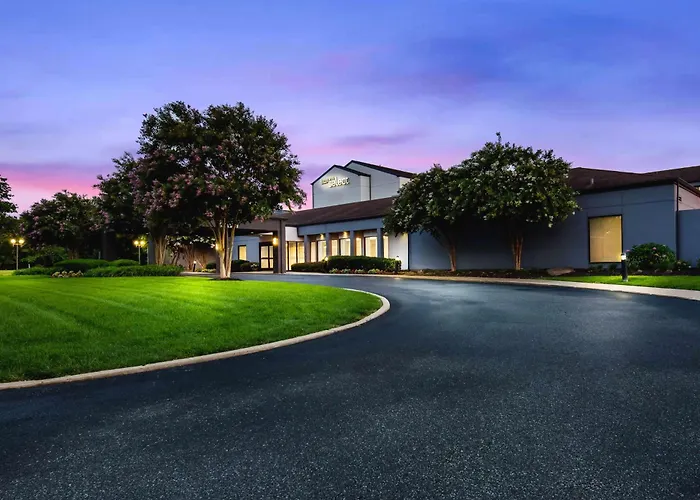 Hotels with ParkingSonesta Select Philadelphia Airport