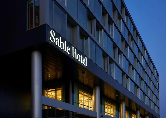 Hotels with ParkingSable At Navy Pier Chicago, Curio Collection By Hilton