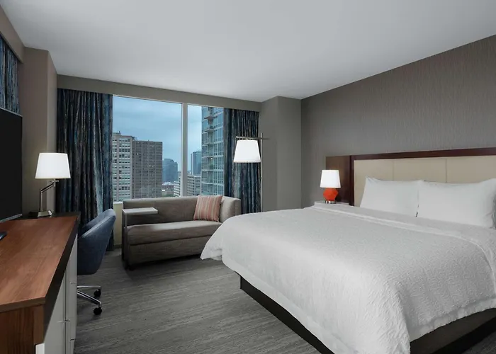 Hotels with ParkingHampton Inn Chicago Mccormick Place