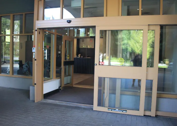 Special At Cascade Lodge August 23-29 With Air Conditioning Swimming Pool Hot Tub Sauna Gym Bike Storage Room Whistler