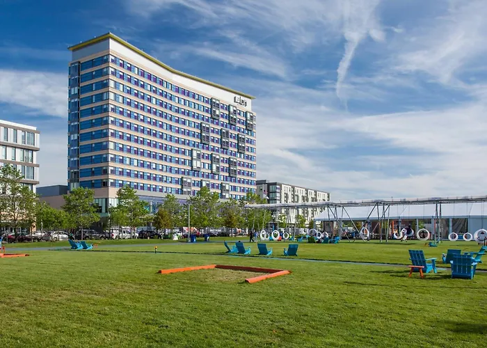 Aloft Boston Seaport District Hotel