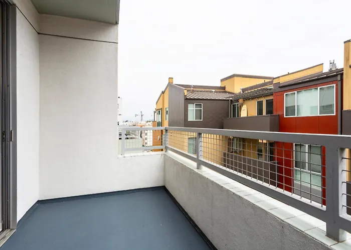 Downtown Santa Monica 2Bedroom With Free Parking