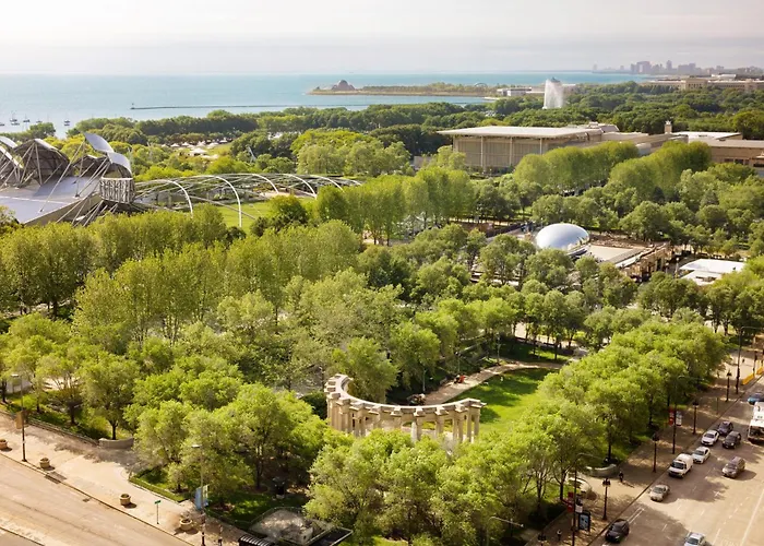 Hotels with ParkingArlo Chicago