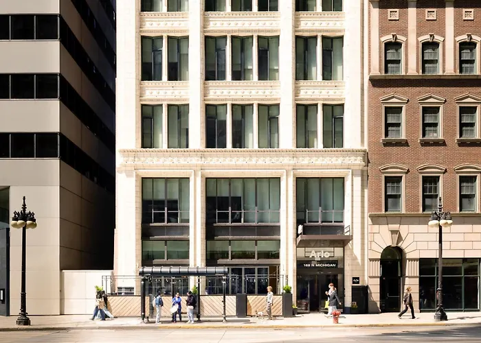 Hotels with ParkingArlo Chicago