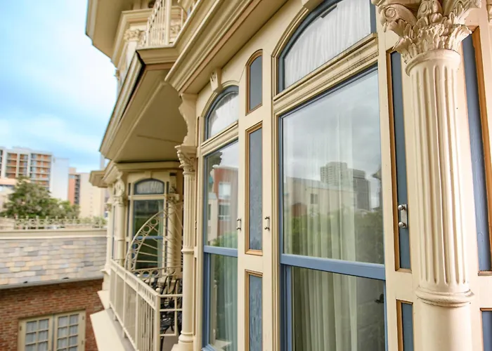 Hotels with ParkingHorton Grand