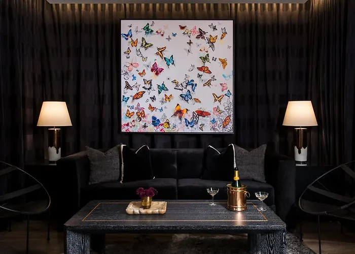 Hotels with ParkingClaridge House Chicago, Tapestry Collection By Hilton