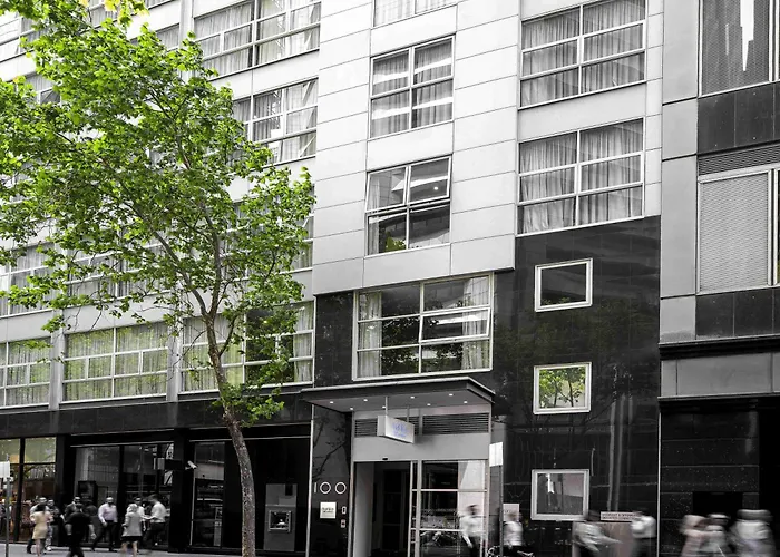 Mantra 100 Exhibition Aparthotel Melbourne