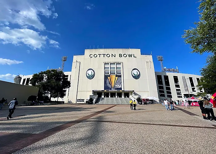 Hotels with ParkingCrowne Plaza Dallas Downtown By Ihg