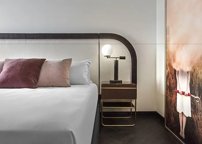 Hotels with ParkingPendry Chicago