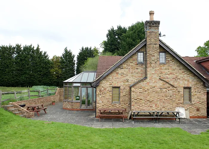 Little Foxes Hotel & Gatwick Airport Parking Crawley 