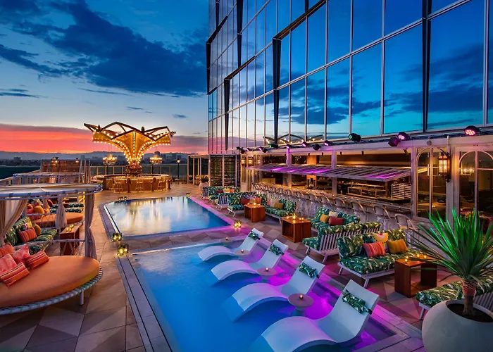 Hotels with ParkingMoxy Downtown Los Angeles