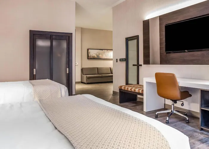 Hotels with ParkingCambria Chicago Loop - Theatre District