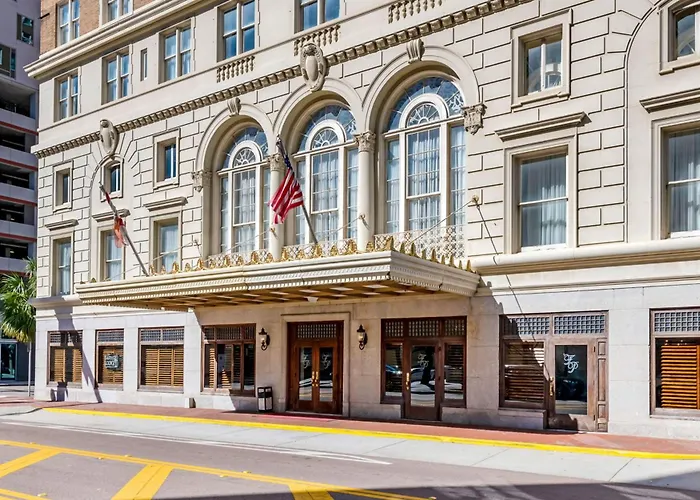 Hotels with ParkingFlor Tampa Downtown, Tapestry Collection By Hilton