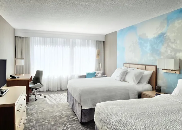 Courtyard By Marriott Toronto Downtown Hotel