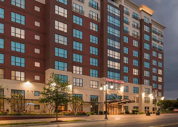 Hampton Inn & Suites National Harbor-Newly Renovated